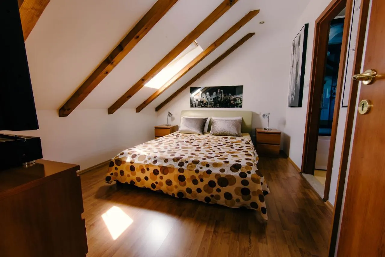 Large 3-Bedroom Apartment Near Split Dalmatia Kastela