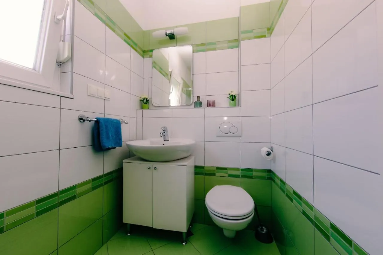 Large 3-Bedroom Apartment Near Split Dalmatia Kastela