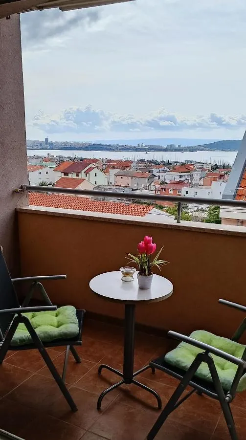 Large 3-Bedroom Apartment Near Split Dalmatia Kastela