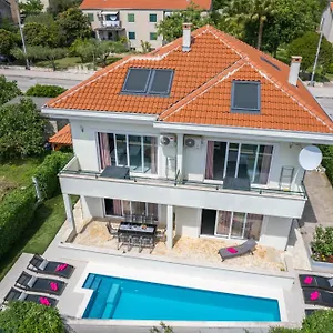 Barbara-kastela With Heated Pool Kaštela